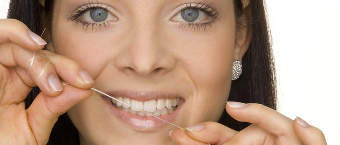 zahnpflege-mit-zahnseide